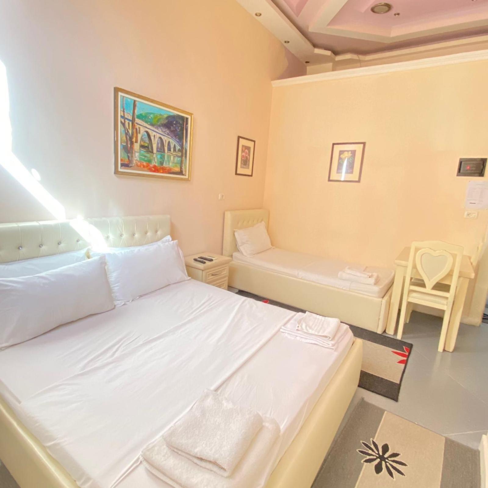 Hotel Pasarela Berat Exterior foto